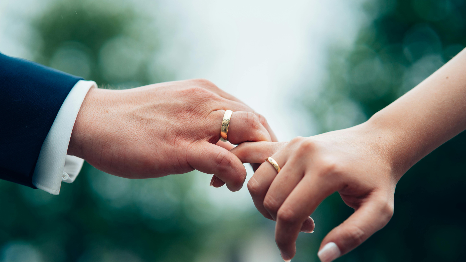 What Hand Does the Wedding Ring Go On?