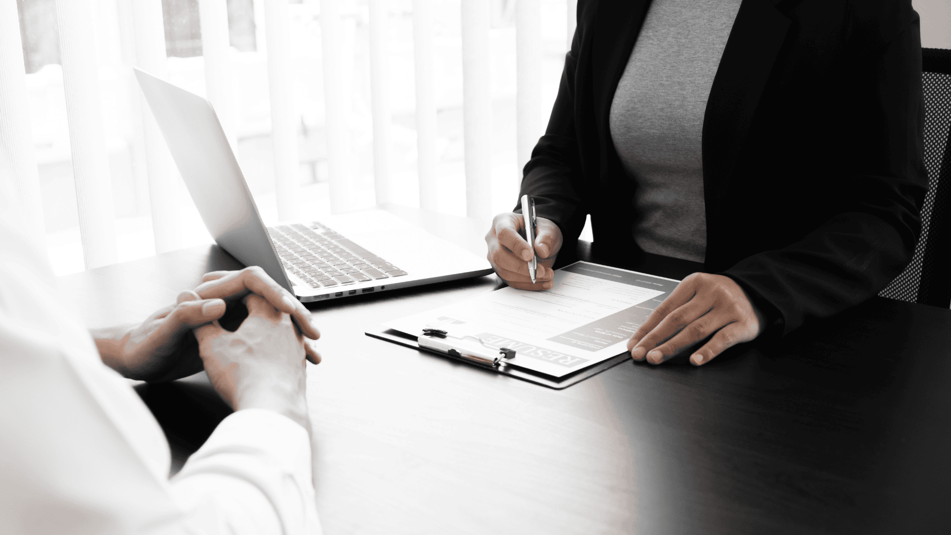 Weekly pay hiring in 2026 find jobs that pay every week, top industries, search tips, legal rules, and red flags to avoid.